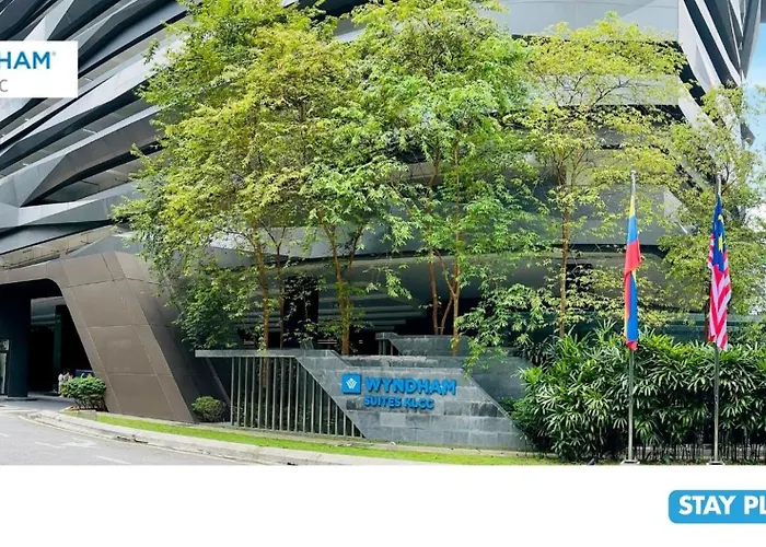 8 Kia Peng Suites